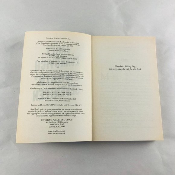 Smokin' Seventeen By Janet Evanovich Fiction Medium Paperback Book - Picture 3 of 8